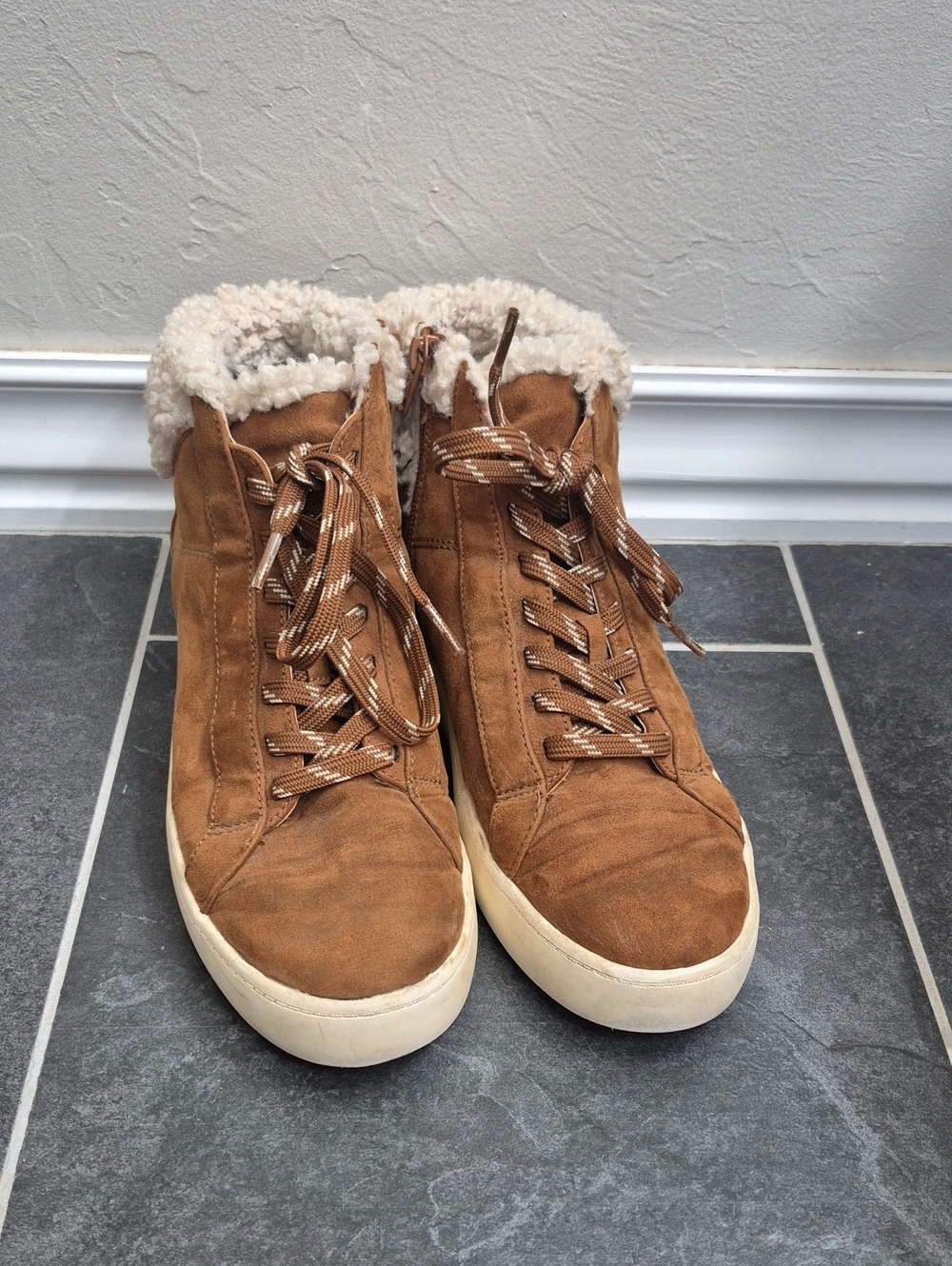 Hightop Zip-up Women Boots